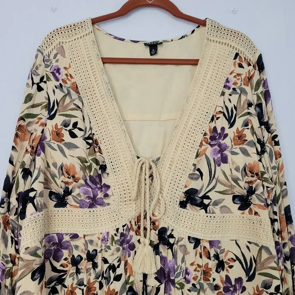 Torrid 3 Floral Long Flare Sleeve Mini Dress sz 3X Crochet Detail Tie Bust Boho